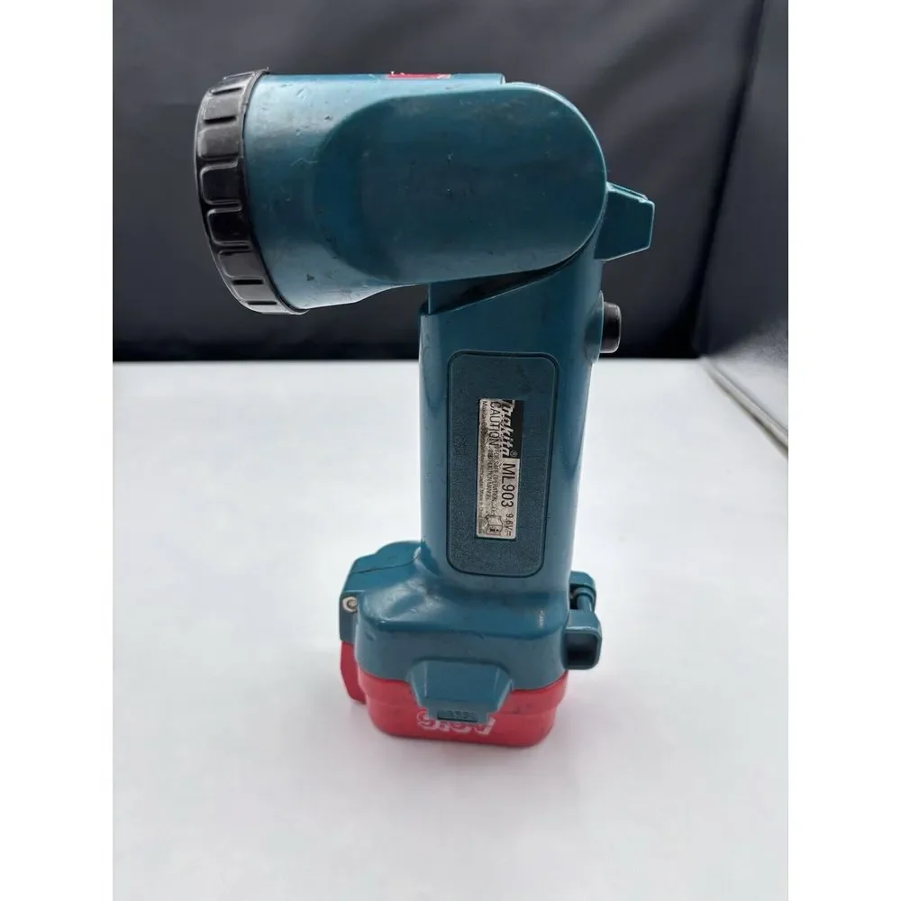 Makita Flashlight With Battery And Battery Charger Tested Works‎ ML903. (2528)